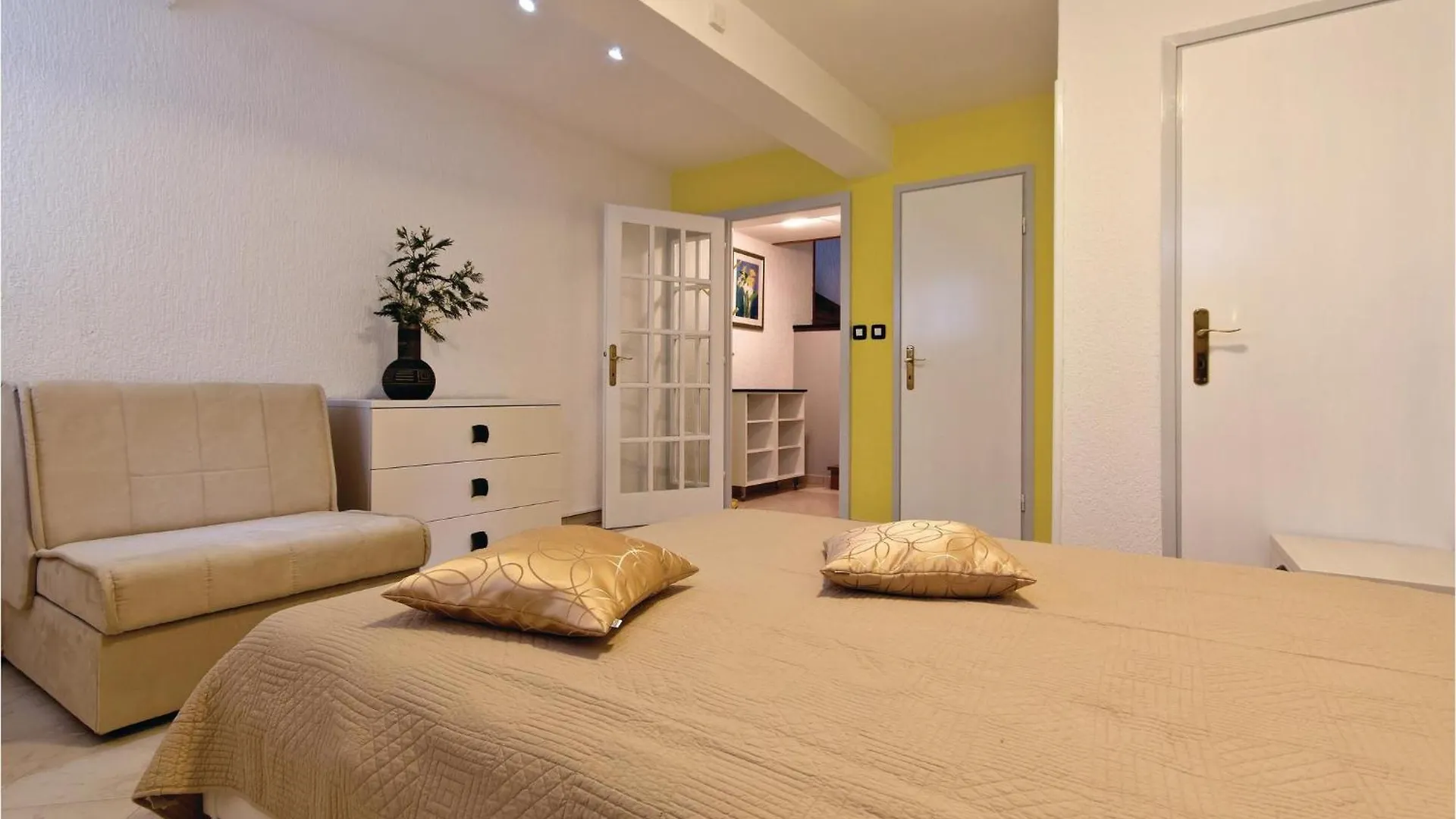 Pet Friendly Apartment In Pula With Wifi